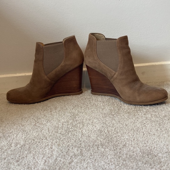 Tan wedge booties - Picture 2 of 7